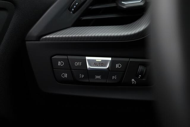 BMW 1-SERIE 118i M Sport | Navi | Stoelverw. | Apple CarPlay | 17'' | PDC |