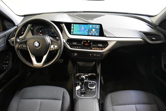 BMW 1-SERIE 118I INTRODUCTION EDITION CARPLAY/PDC/VIRTUAL