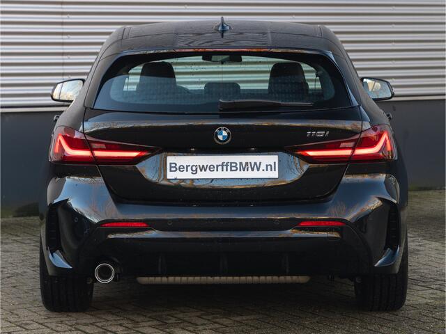 BMW 1-SERIE 118i M-Sport - Live Cockpit Prof - LED - Stoelverwarming