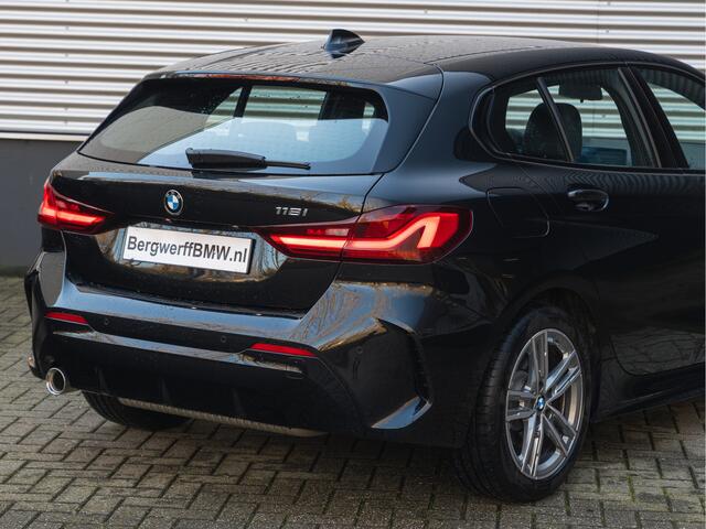 BMW 1-SERIE 118i M-Sport - Live Cockpit Prof - LED - Stoelverwarming