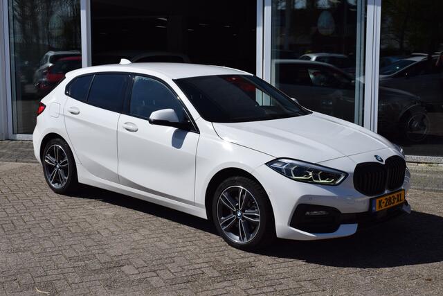 BMW 1-SERIE 118i High Executive//Camera//Sportstoelen//Automaat!