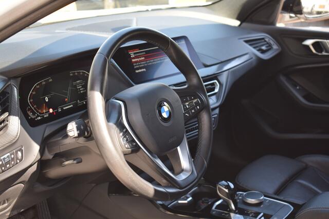 BMW 1-SERIE 118i High Executive//Camera//Sportstoelen//Automaat!