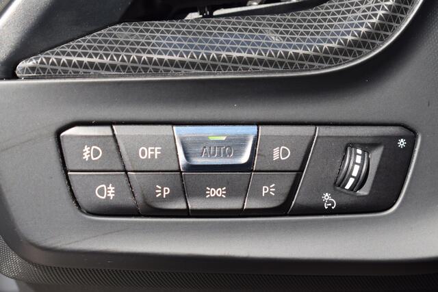 BMW 1-SERIE 118i High Executive//Camera//Sportstoelen//Automaat!