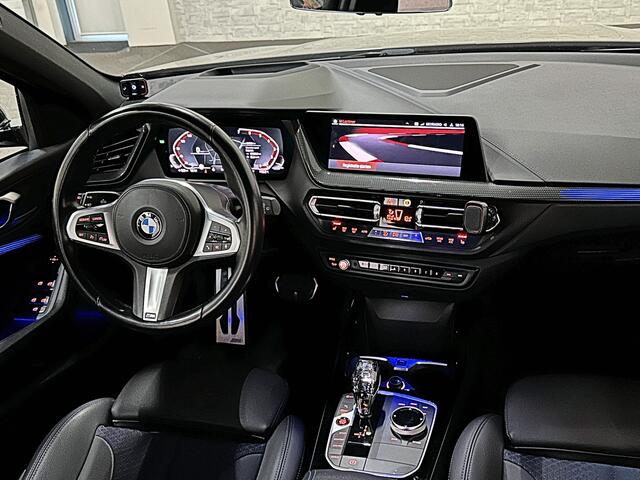 BMW 1-SERIE M-Sport Plus 50 Jahre | Live Cockpit Pro | Headup | Navi Prof. | Stoelverw. | H-Leder | Camera | Crystal Pook | Ambiente Led | Carplay | 19" | Lane Assist | Pr. Glas.| Rijklaarprijs Incl. Gr. Onderhoud |10-2021.