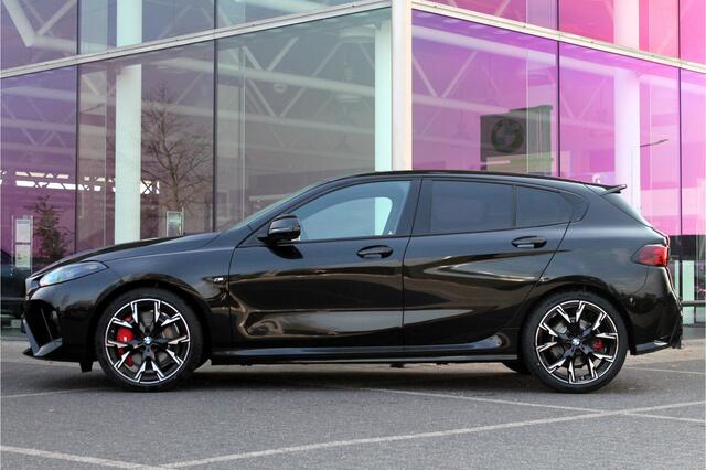 BMW 1-SERIE 120 High Executive M Sport Automaat / Panoramadak / Sportstoelen / Adaptieve LED / Parking Assistant Plus / Head-Up / Comfort Access / M Adaptief onderstel