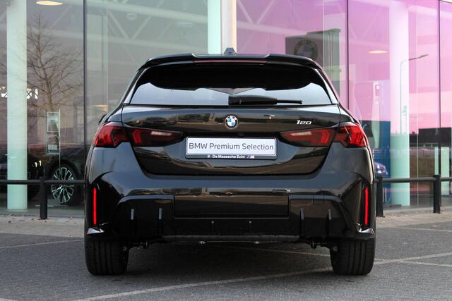 BMW 1-SERIE 120 High Executive M Sport Automaat / Panoramadak / Sportstoelen / Adaptieve LED / Parking Assistant Plus / Head-Up / Comfort Access / M Adaptief onderstel