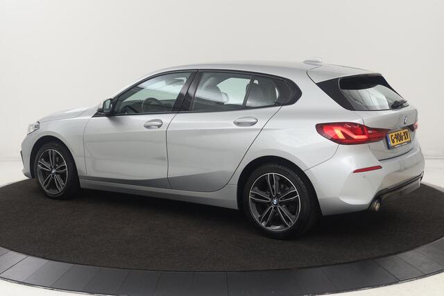 BMW 1-SERIE 118i Executive Edition | Sport Line | Carplay | Full LED | Sportstoelen | Climate control | Navigatie | Parkeerhulp | Live Cockpit | Cruise control