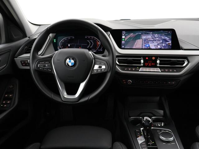 BMW 1-SERIE 118i AUT. EXECUTIVE EDITION + SPORTSTOELEN | STOELVERWARMING | APPLE CARPLAY