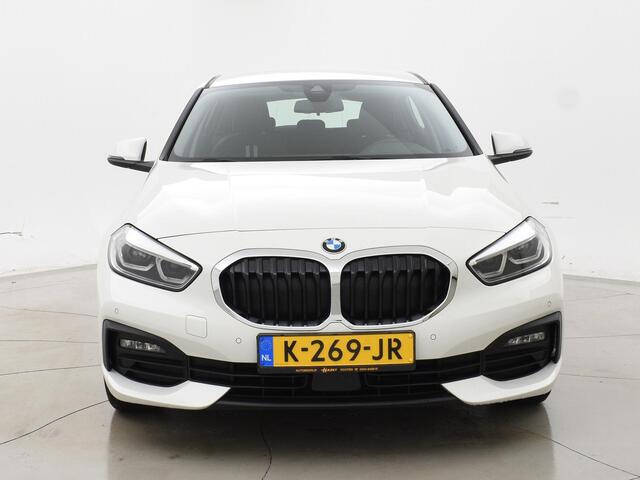 BMW 1-SERIE 118i AUT. EXECUTIVE EDITION + SPORTSTOELEN | STOELVERWARMING | APPLE CARPLAY