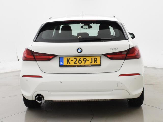 BMW 1-SERIE 118i AUT. EXECUTIVE EDITION + SPORTSTOELEN | STOELVERWARMING | APPLE CARPLAY