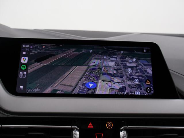 BMW 1-SERIE 118i AUT. EXECUTIVE EDITION + SPORTSTOELEN | STOELVERWARMING | APPLE CARPLAY