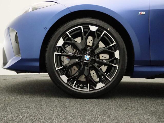 BMW 1-SERIE 5-deurs M135i xDrive | M Sportpakket Pro | Innovation Pack | Nieuw