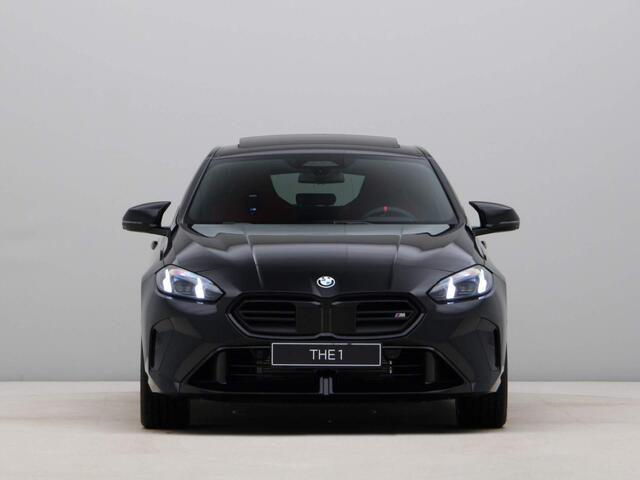 BMW 1-SERIE M135i xDrive Full Options | Elektr. Verst. Stoelen | Panoramadak | Sportstoelen Pro | Harman/Kardon | Head Up