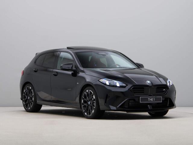BMW 1-SERIE M135i xDrive Full Options | Elektr. Verst. Stoelen | Panoramadak | Sportstoelen Pro | Harman/Kardon | Head Up