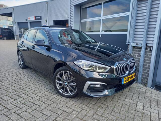 BMW 1-SERIE 120i 180PK High Executive - PANO - LEER - HEAD UP - CARPLAY / ANDROID - CLIMA - CRUISE