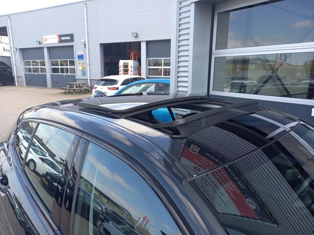 BMW 1-SERIE 120i 180PK High Executive - PANO - LEER - HEAD UP - CARPLAY / ANDROID - CLIMA - CRUISE
