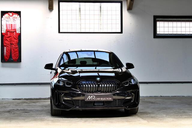 BMW 1-SERIE 118i High Executive | Panoramadak | M-Sport | NL auto | 1e eigenaar | Dealer onderhouden | BTW |