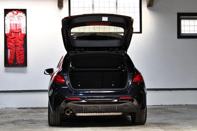 BMW 1-SERIE 118i High Executive | Panoramadak | M-Sport | NL auto | 1e eigenaar | Dealer onderhouden | BTW |