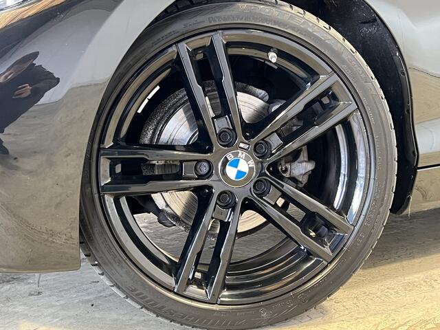 BMW 1-SERIE 118i Corporate Lease Executive | M-sport | Black optiek | Navigatie | LM Velgen 18" | Voorstoelen Verwarmd | Cruise Control | Airco | LED Koplampen |