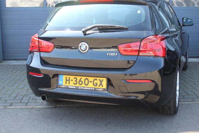 BMW 1-SERIE 116i Centennial High Executive Navigatie, Climate control, Cruisecontrol, Stoelverwarming, Licht en regen sensor