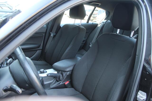 BMW 1-SERIE 116i Centennial High Executive Navigatie, Climate control, Cruisecontrol, Stoelverwarming, Licht en regen sensor