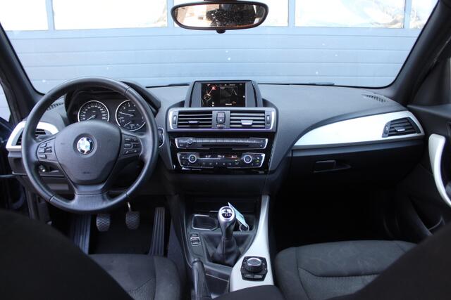 BMW 1-SERIE 116i Centennial High Executive Navigatie, Climate control, Cruisecontrol, Stoelverwarming, Licht en regen sensor