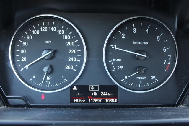 BMW 1-SERIE 116i Centennial High Executive Navigatie, Climate control, Cruisecontrol, Stoelverwarming, Licht en regen sensor