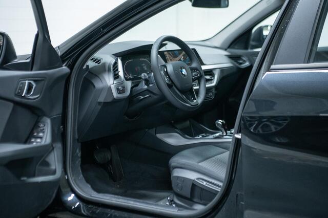 BMW 1-SERIE 120i | Automatische transmissie | Cruise Control | Park Distance Control voor/achter