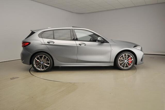 BMW 1-SERIE 5-deurs 120i | M-Sportpakket | LED | Navigatie | Schuifdak | Keyles go | Stoelverwarming | DAB | Harman-kardon sound | Alu 19 inch | Easter