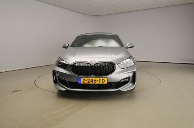 BMW 1-SERIE 5-deurs 120i | M-Sportpakket | LED | Navigatie | Schuifdak | Keyles go | Stoelverwarming | DAB | Harman-kardon sound | Alu 19 inch | Easter