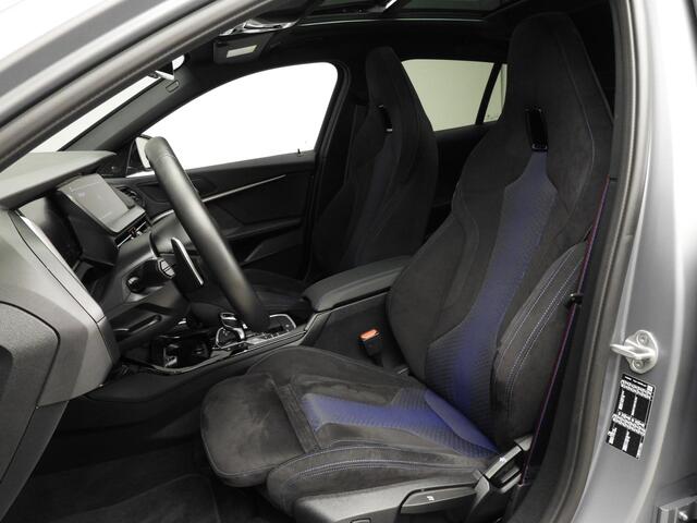 BMW 1-SERIE 5-deurs 120i | M-Sportpakket | LED | Navigatie | Schuifdak | Keyles go | Stoelverwarming | DAB | Harman-kardon sound | Alu 19 inch | Easter