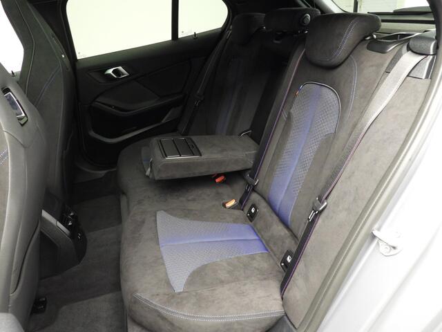 BMW 1-SERIE 5-deurs 120i | M-Sportpakket | LED | Navigatie | Schuifdak | Keyles go | Stoelverwarming | DAB | Harman-kardon sound | Alu 19 inch | Easter