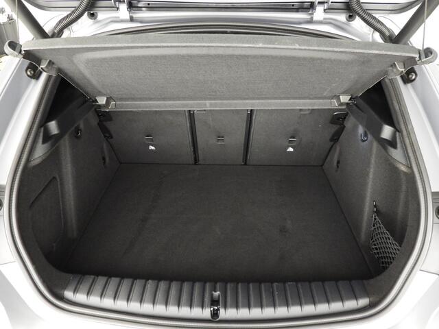 BMW 1-SERIE 5-deurs 120i | M-Sportpakket | LED | Navigatie | Schuifdak | Keyles go | Stoelverwarming | DAB | Harman-kardon sound | Alu 19 inch | Easter