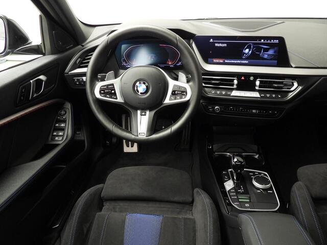 BMW 1-SERIE 5-deurs 120i | M-Sportpakket | LED | Navigatie | Schuifdak | Keyles go | Stoelverwarming | DAB | Harman-kardon sound | Alu 19 inch | Easter