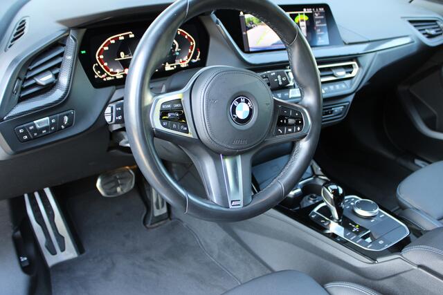 BMW 1-SERIE 118i Executive M Sport Edition 19 Inch Dealer onderhouden -Stoelverwarming