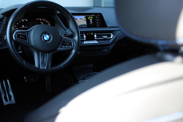 BMW 1-SERIE 118i Executive M Sport Edition 19 Inch Dealer onderhouden -Stoelverwarming