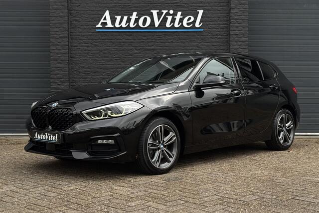 BMW 1-SERIE 118i Sport Line | Camera | Trekhaak | LED | Sportstoelen | Sportstuur | 2022