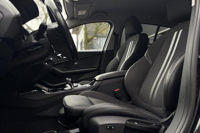 BMW 1-SERIE 118i Sport Line | Camera | Trekhaak | LED | Sportstoelen | Sportstuur | 2022