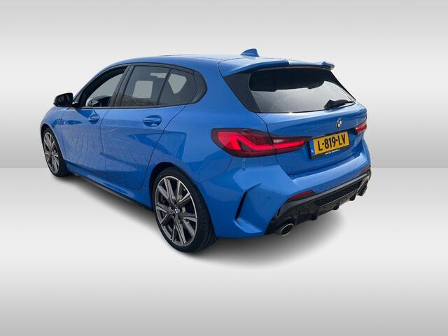 BMW 1-SERIE M135i xDrive High Executive / Pano / Navigatie / Head-up display / Memory seats / Lichtmetaal 19 inch / Camera /