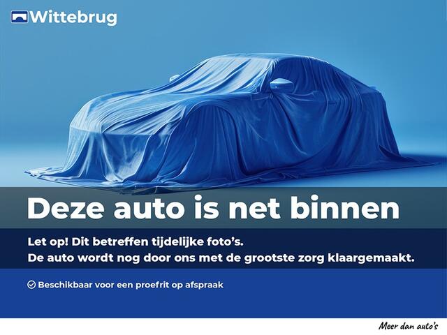 BMW 1-SERIE M135i xDrive High Executive / Pano / Navigatie / Head-up display / Memory seats / Lichtmetaal 19 inch / Camera /