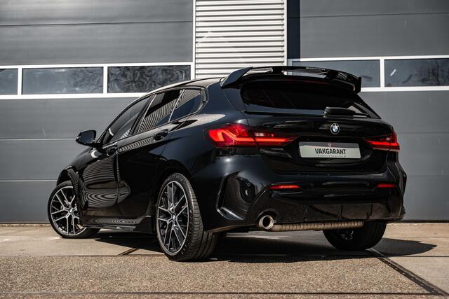 BMW 1-SERIE 118i Business Edition |M Performance pakket | Carplay | Sfeer verlichting |