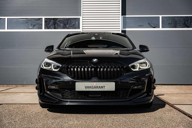BMW 1-SERIE 118i Business Edition |M Performance pakket | Carplay | Sfeer verlichting |