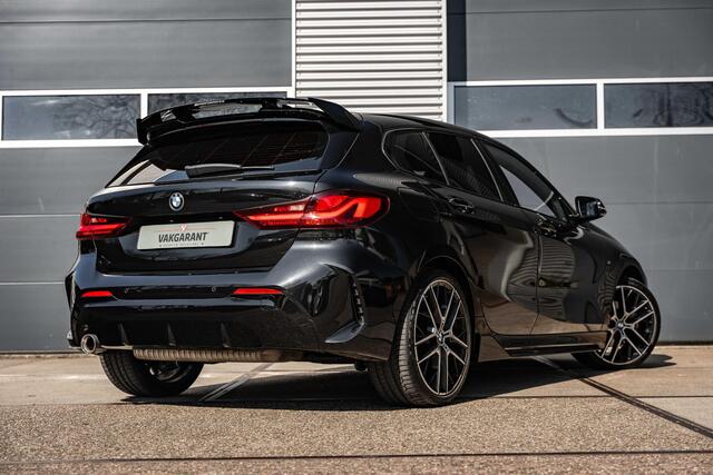 BMW 1-SERIE 118i Business Edition |M Performance pakket | Carplay | Sfeer verlichting |