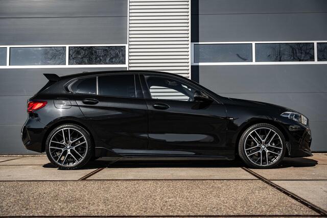 BMW 1-SERIE 118i Business Edition |M Performance pakket | Carplay | Sfeer verlichting |