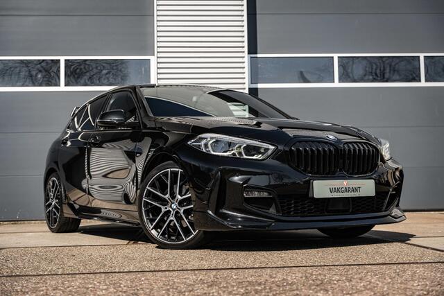 BMW 1-SERIE 118i Business Edition |M Performance pakket | Carplay | Sfeer verlichting |