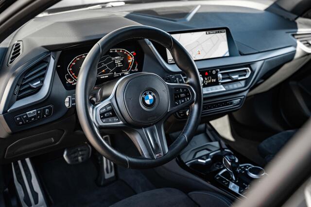 BMW 1-SERIE 118i Business Edition |M Performance pakket | Carplay | Sfeer verlichting |