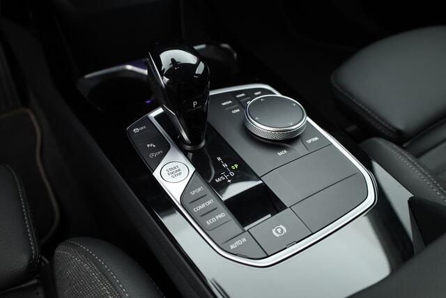 BMW 1-SERIE 120i | CarPlay | Navi | PDC V+A | Stoel-Stuurver. | Cruise
