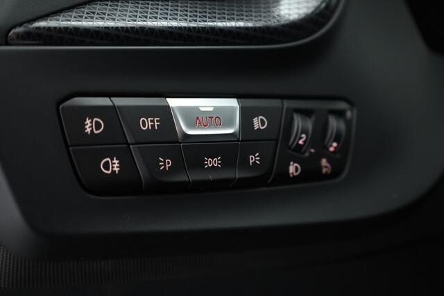BMW 1-SERIE 120i | CarPlay | Navi | PDC V+A | Stoel-Stuurver. | Cruise