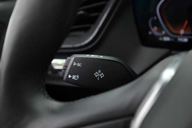 BMW 1-SERIE 120i | CarPlay | Navi | PDC V+A | Stoel-Stuurver. | Cruise