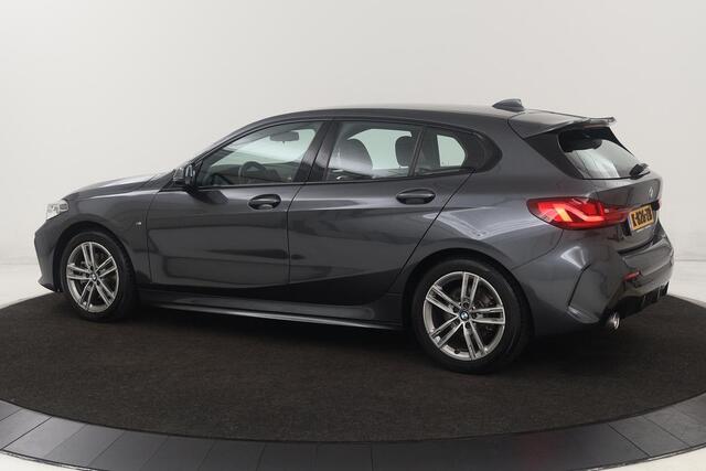 BMW 1-SERIE 116i High Executive | M Sport | Leder | Stoelverwarming | Carplay | Full LED | Sportstoelen | Navigatie | Climate control | Live Cockpit | Parkeerhulp | Cruise control